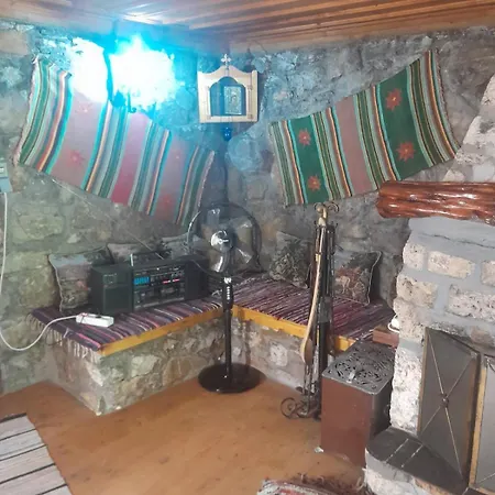 Malliatos Villa *